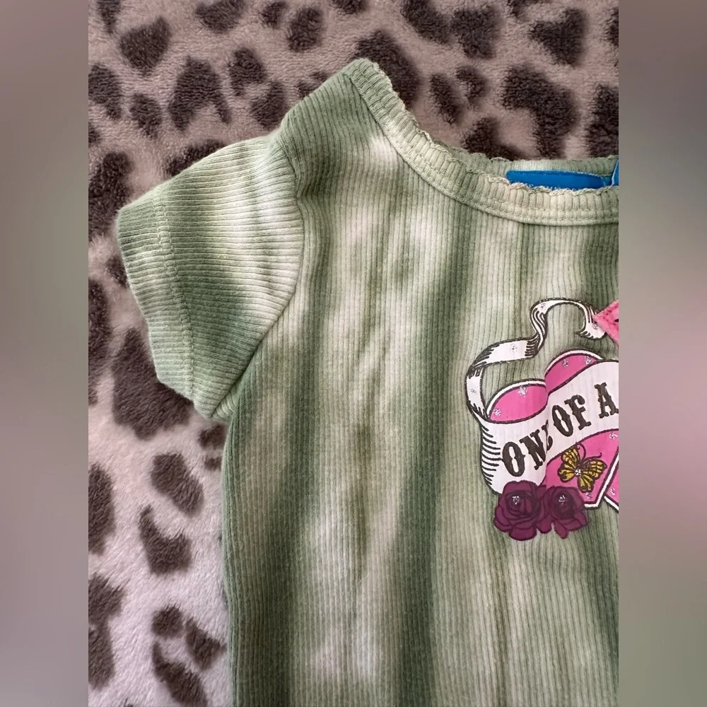 The Children’s Place Tie Dye One Of A Kind Graphic Tee in Green Size 18 Months